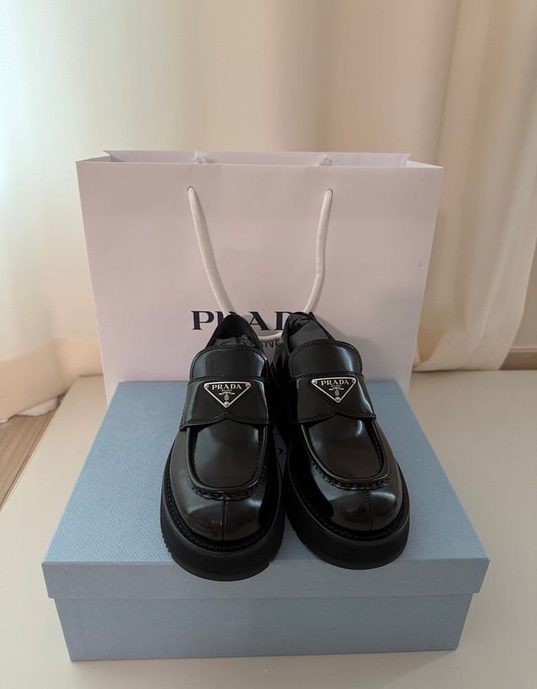 프라다 클래식 로퍼