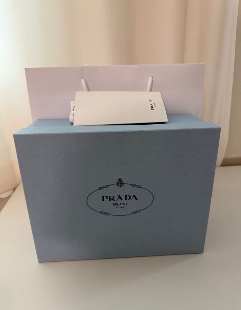프라다 클래식 로퍼