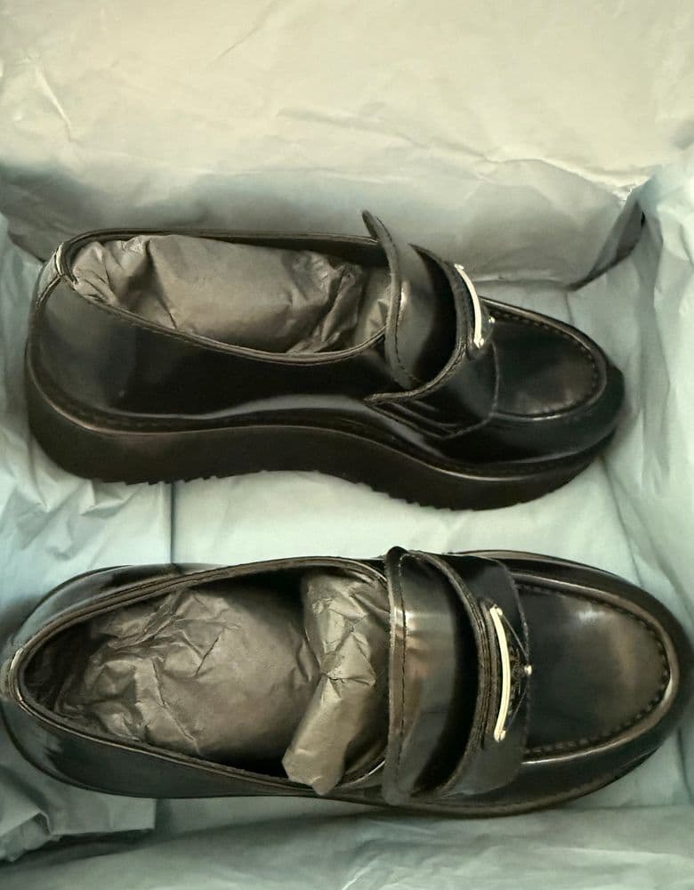 프라다 클래식 로퍼