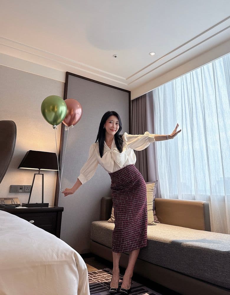 Unboxing the Roger Vivier Trumpet 7cm Heel & Max Mara Ludmilla Tabacco Outfit Pics