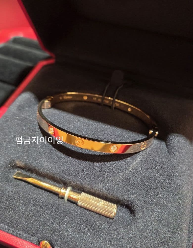 Cartier's new Love bracelet in pink gold, medium size with 4 diamonds.