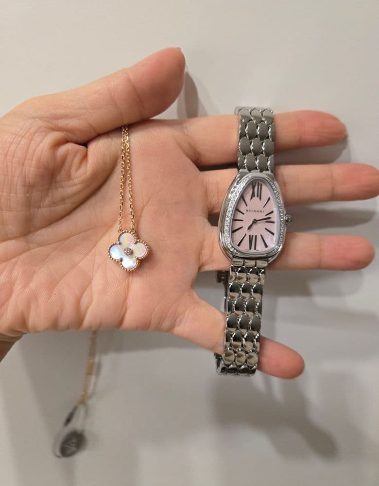 Van Cleef & Arpels Holiday Pendant, pink mother-of-pearl