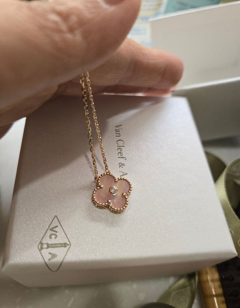 Van Cleef & Arpels Holiday Pendant, pink mother-of-pearl