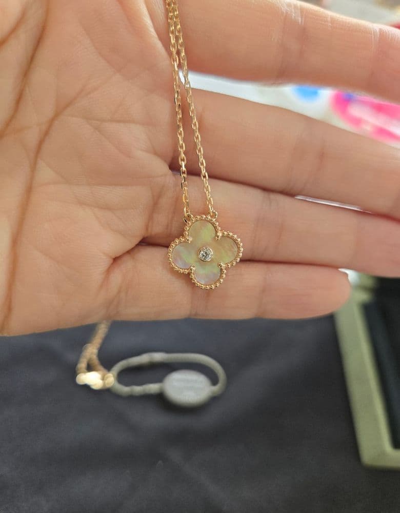 Van Cleef & Arpels Holiday Pendant, pink mother-of-pearl