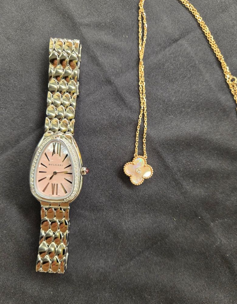 Van Cleef & Arpels Holiday Pendant, pink mother-of-pearl