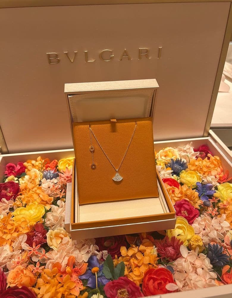 Bulgari Divas' Dream, fully paved with diamonds.