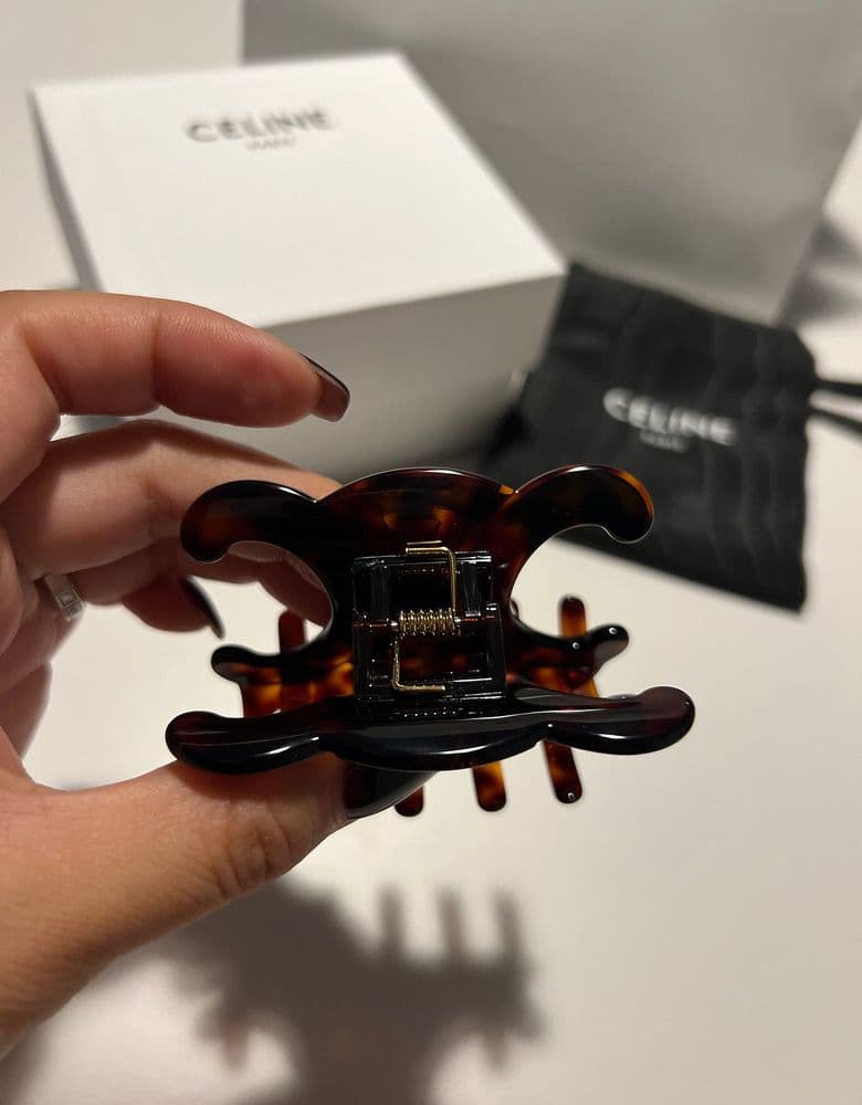 셀린느 트리옹프 헤어 claw 다크하바나 컬러