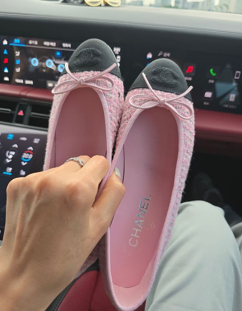 Chanel ballerina flats in tweed