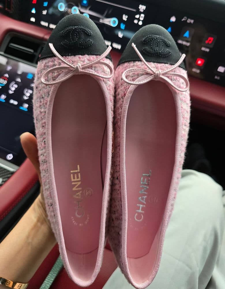 Chanel ballerina flats in tweed