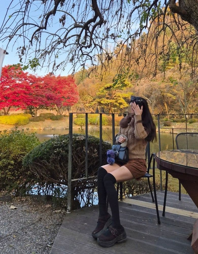 Delvaux Brilliant in various colors: a style showcase & a glimpse of Chanel's iconic red bag.