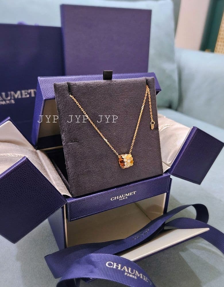 Chaumet Bee My Love Necklace, medium size