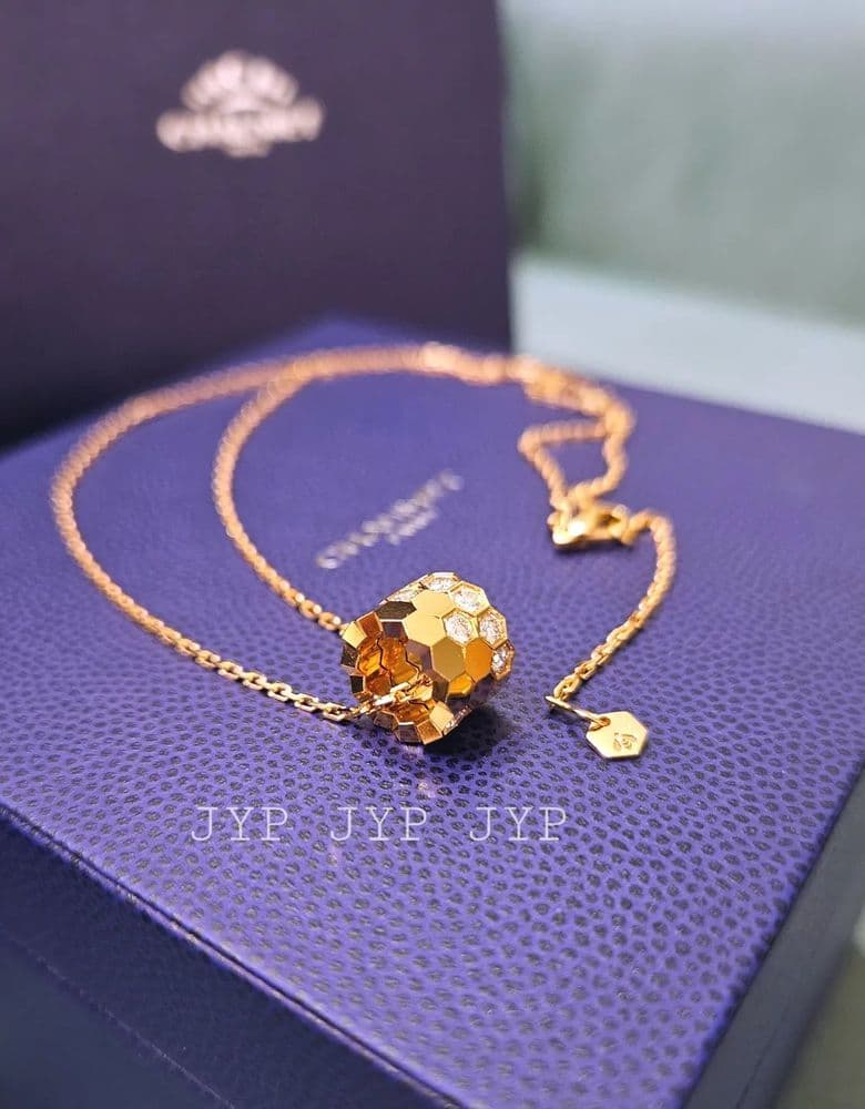 Chaumet Bee My Love Necklace, medium size