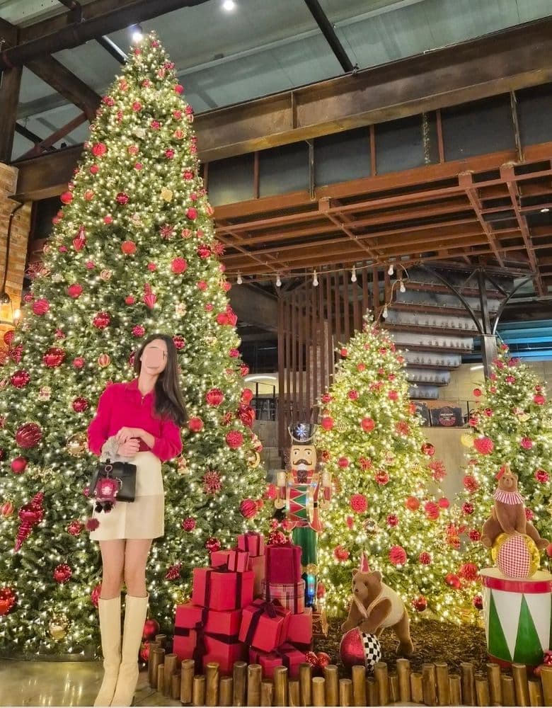 Bulgari Serpenti ring, Delvaux bag