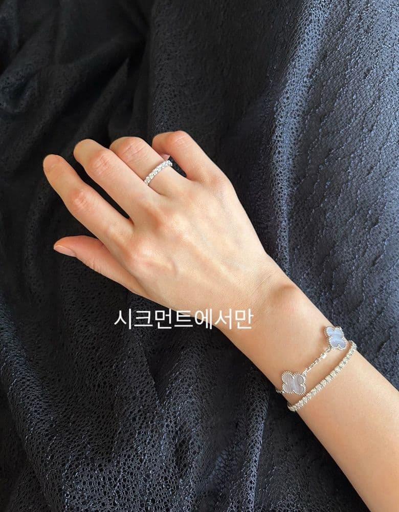 Van Cleef & Arpels chalcedony bracelet