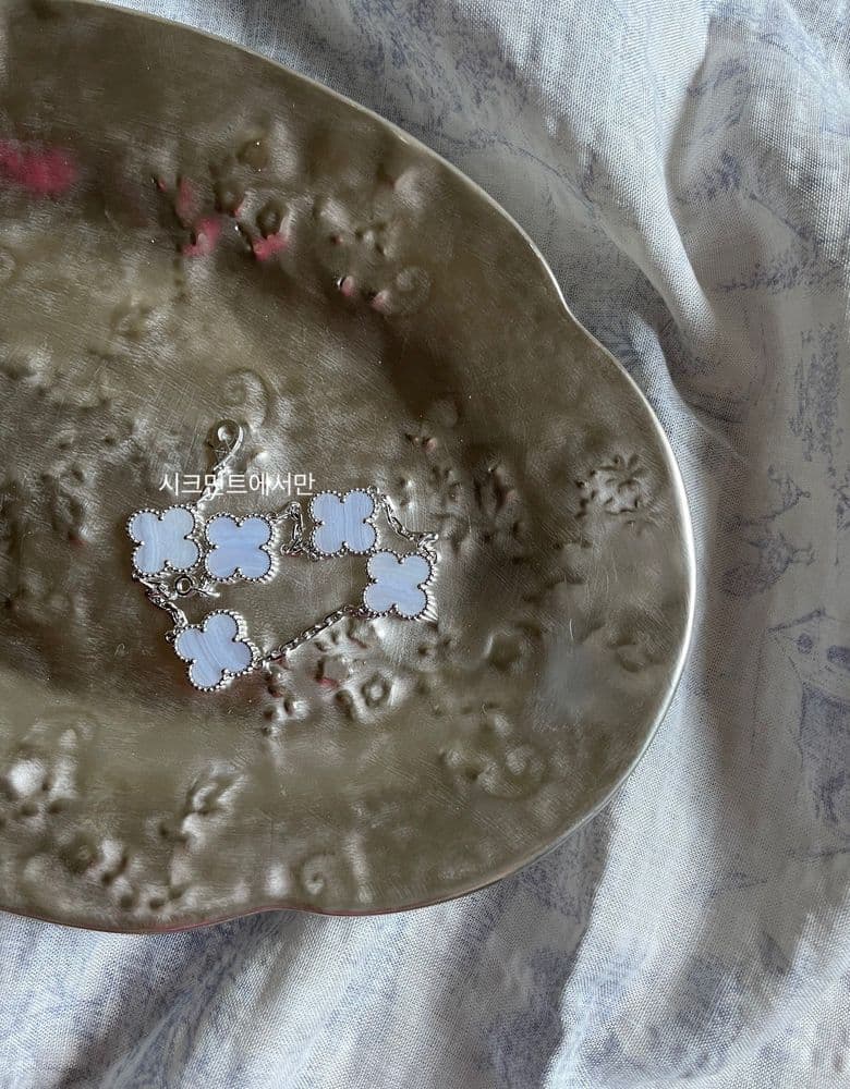 Van Cleef & Arpels chalcedony bracelet