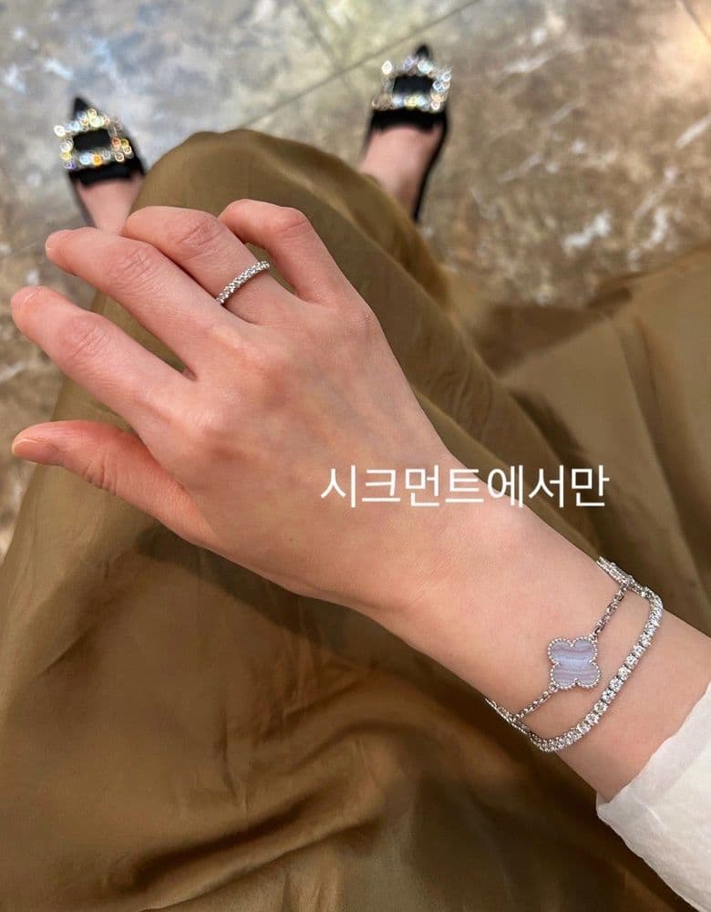 Van Cleef & Arpels chalcedony bracelet