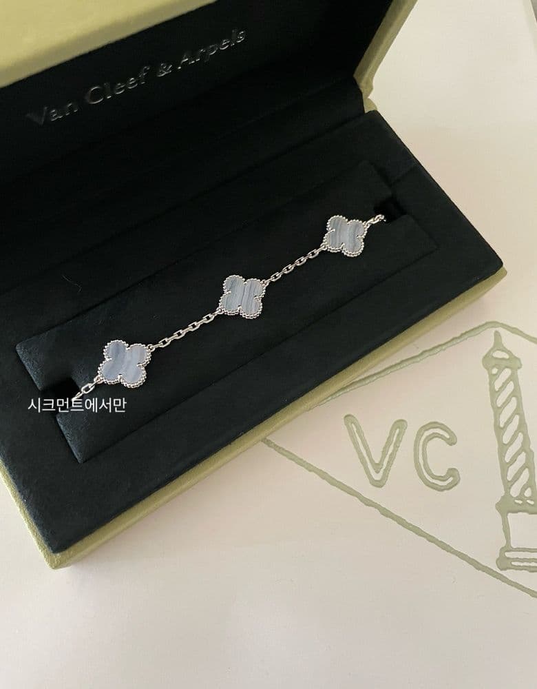 Van Cleef & Arpels chalcedony bracelet