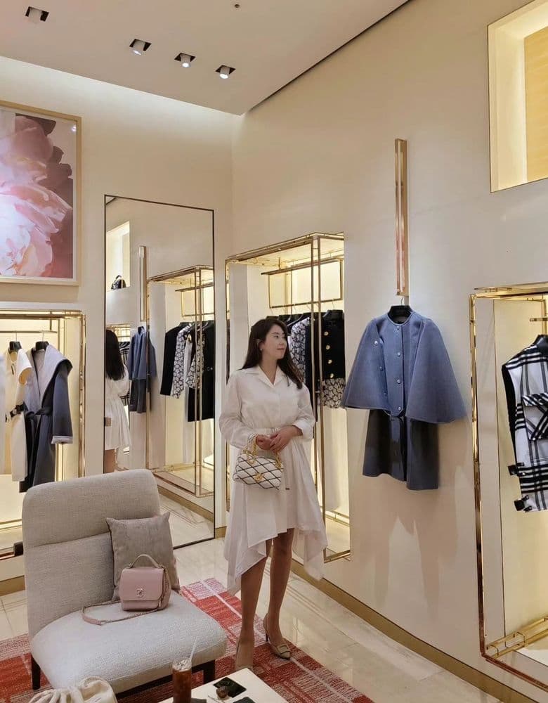 루이비통 원피스, 모이나 듀오비비 