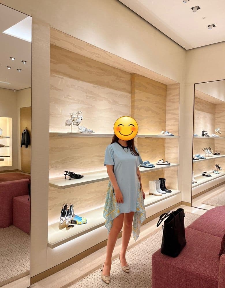 루이비통 원피스, 모이나 듀오비비 