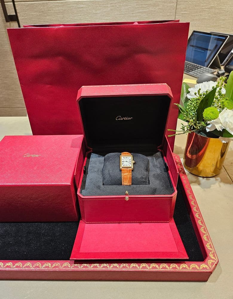 까르띠에 탱크루이 옐골