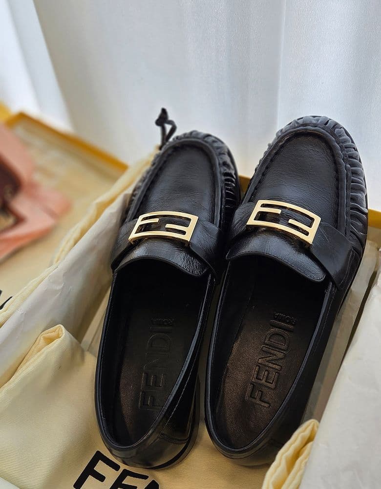 펜디 로퍼, 스카프