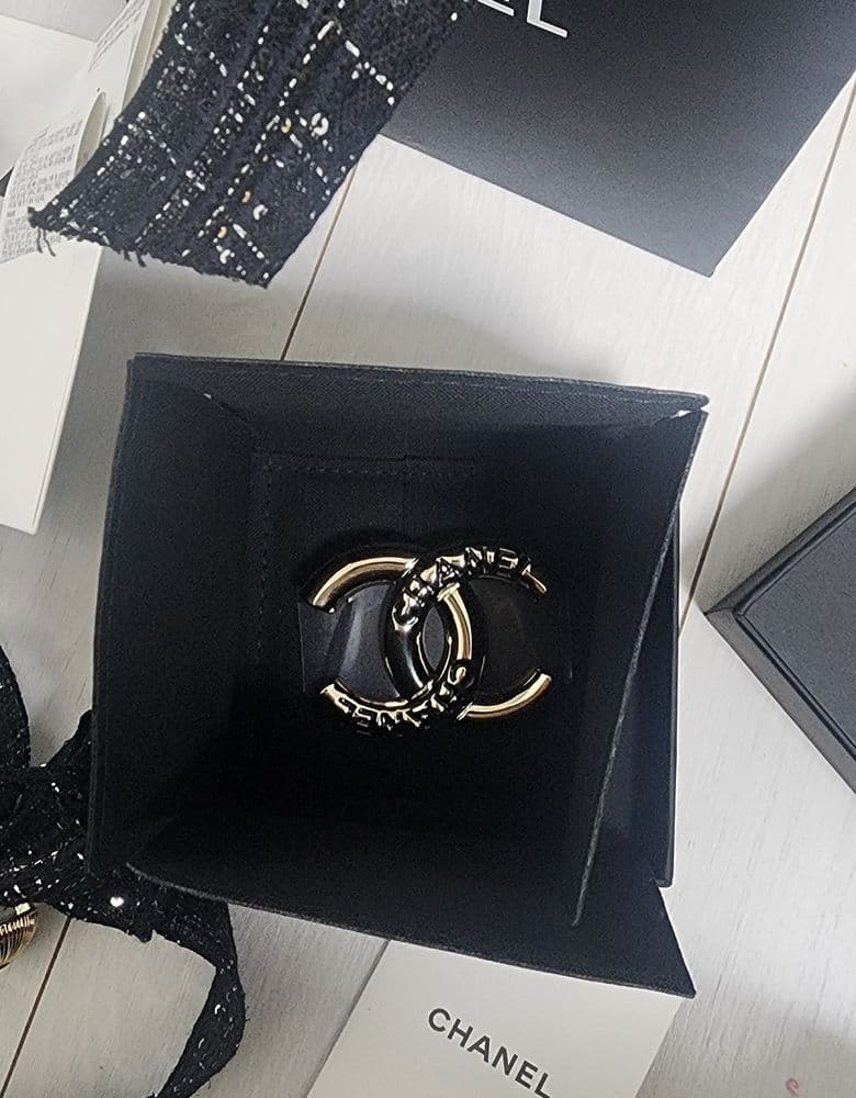 샤넬 브로치