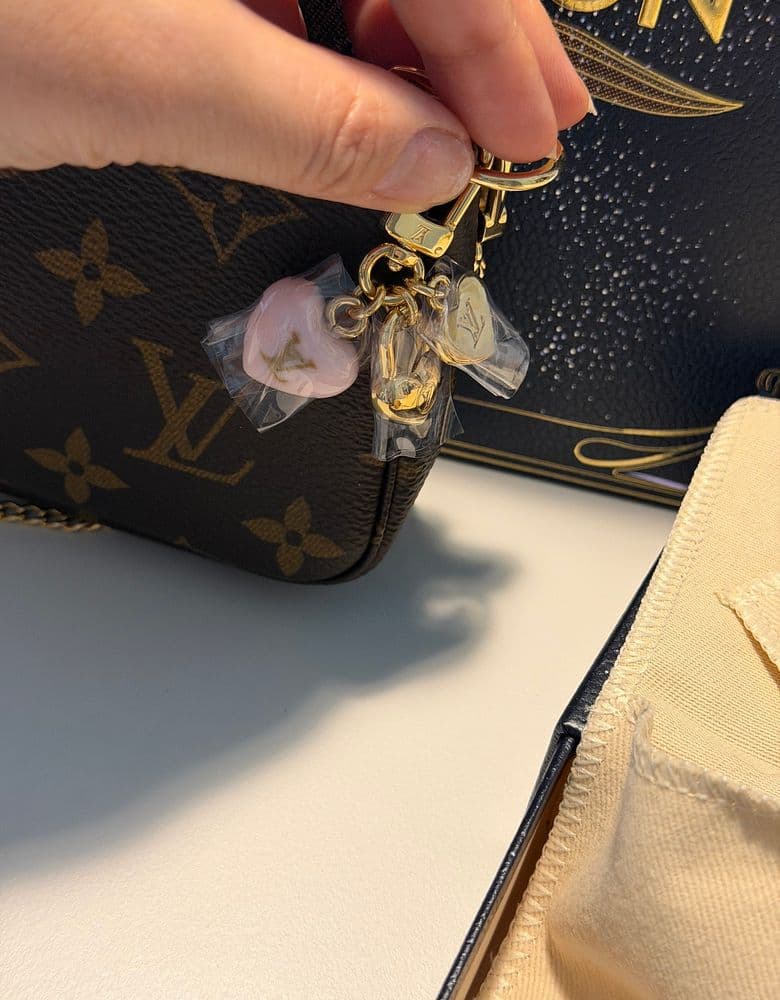 루이비통 미니 포쉐트 악세수아