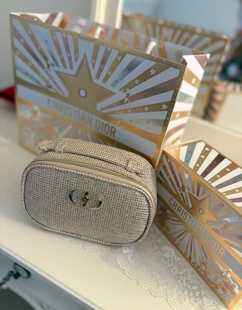 디올 홀리데이 파우치