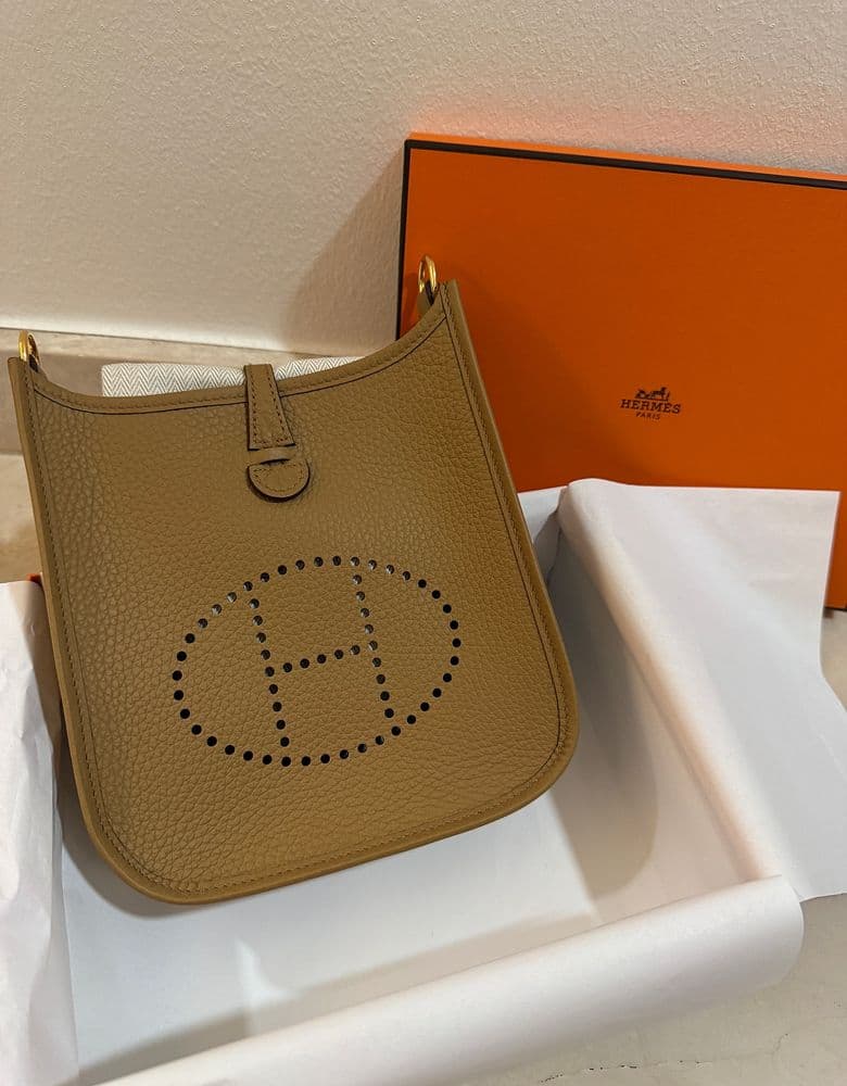 디올 홀리데이 파우치