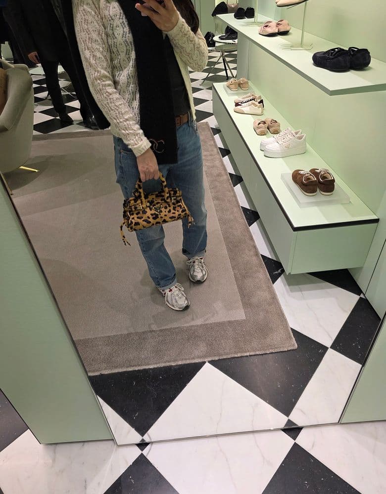 프라다 보니백 미디움 와인 컬러