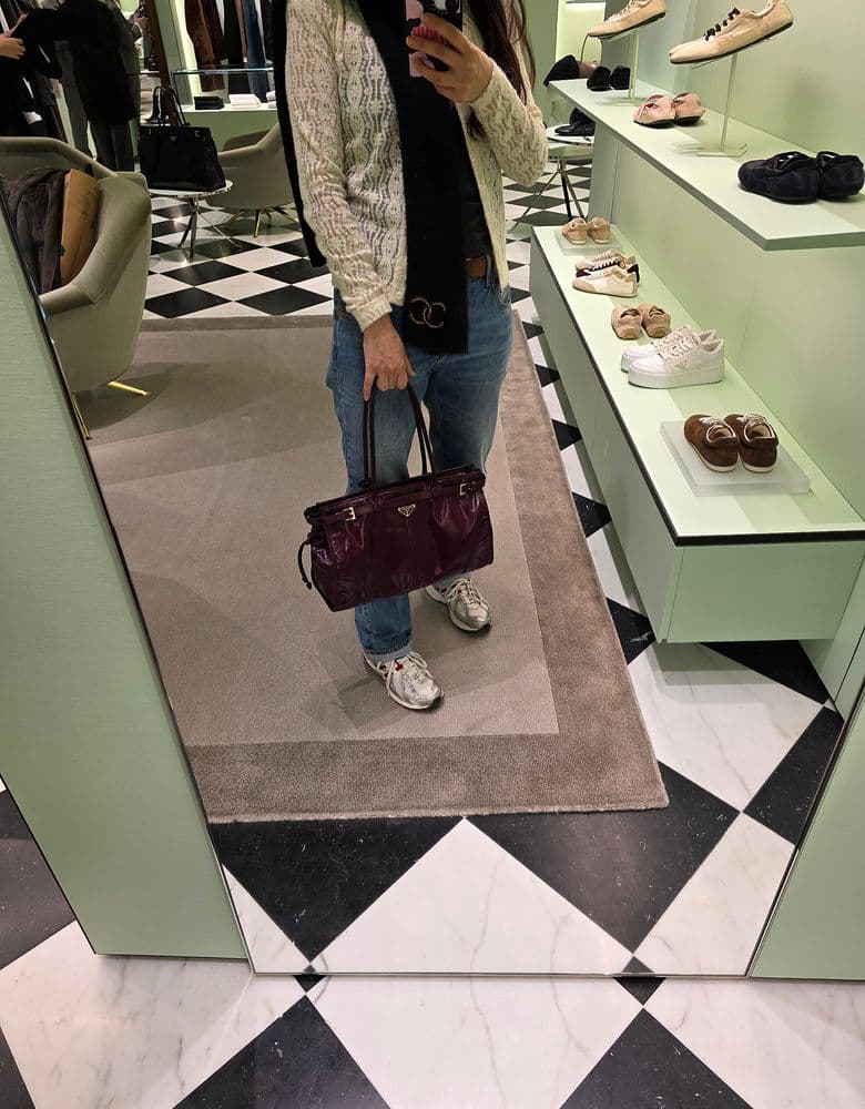 프라다 보니백 미디움 와인 컬러