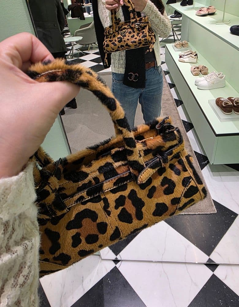 프라다 보니백 미디움 와인 컬러