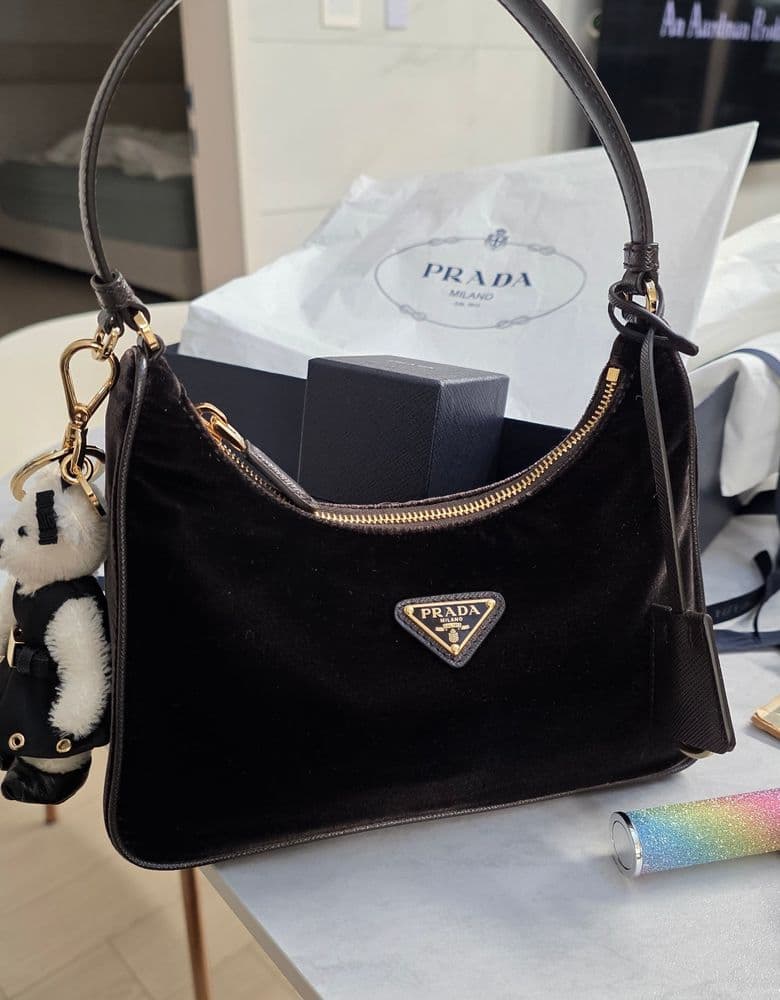 프라다 벨벳 홀리데이 에디션