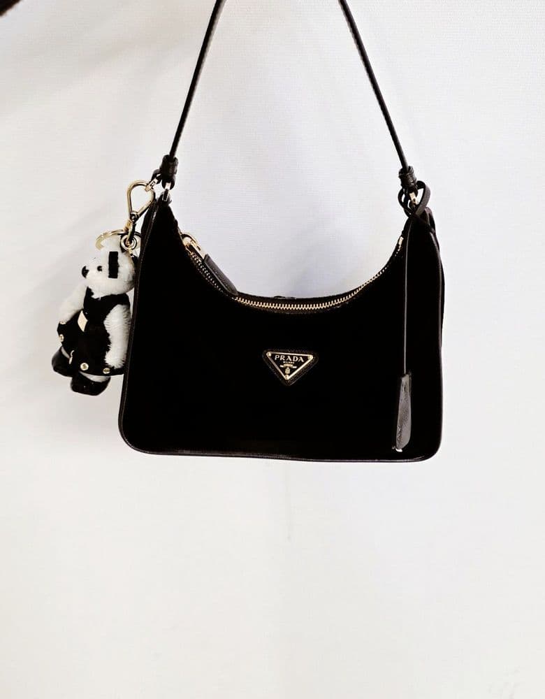 프라다 벨벳 홀리데이 에디션