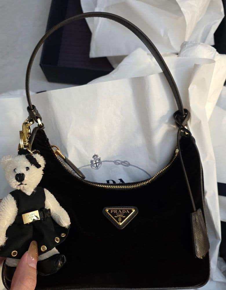 프라다 벨벳 홀리데이 에디션