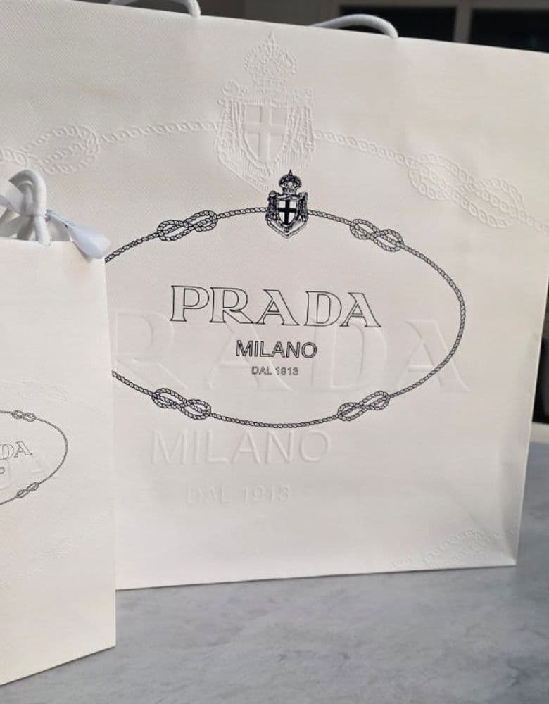 프라다 벨벳 홀리데이 에디션