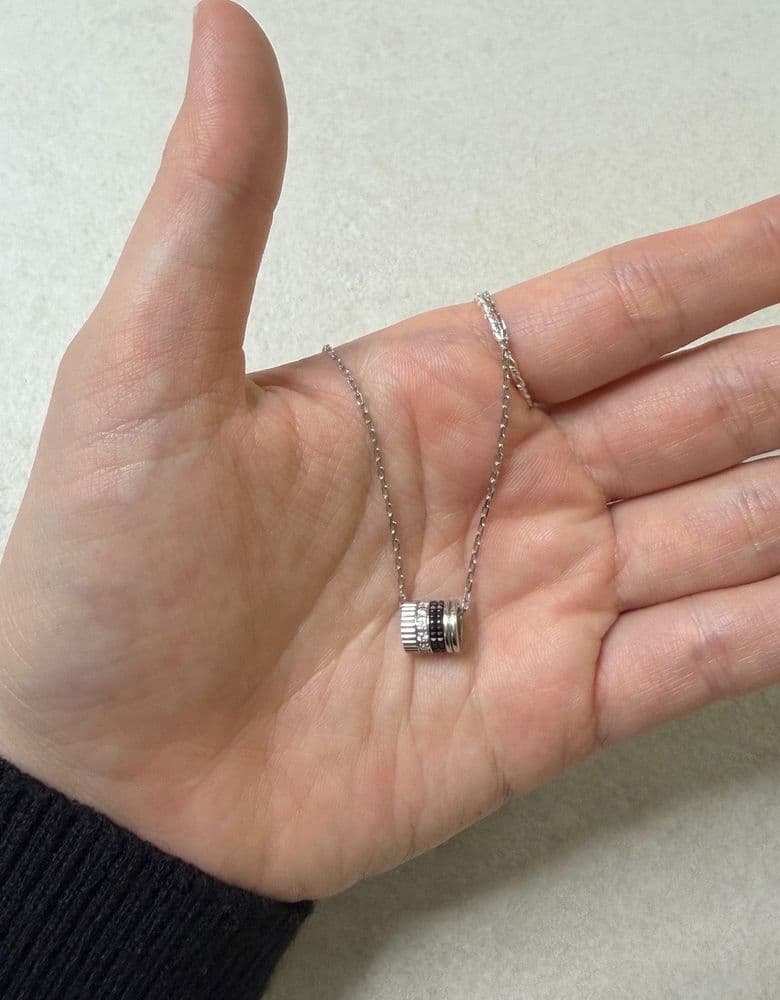 부쉐론 콰트로 스몰 목걸이, 블랙에디션