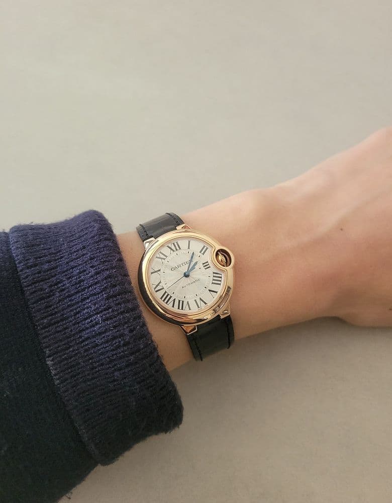 발롱블루 가죽 착샷