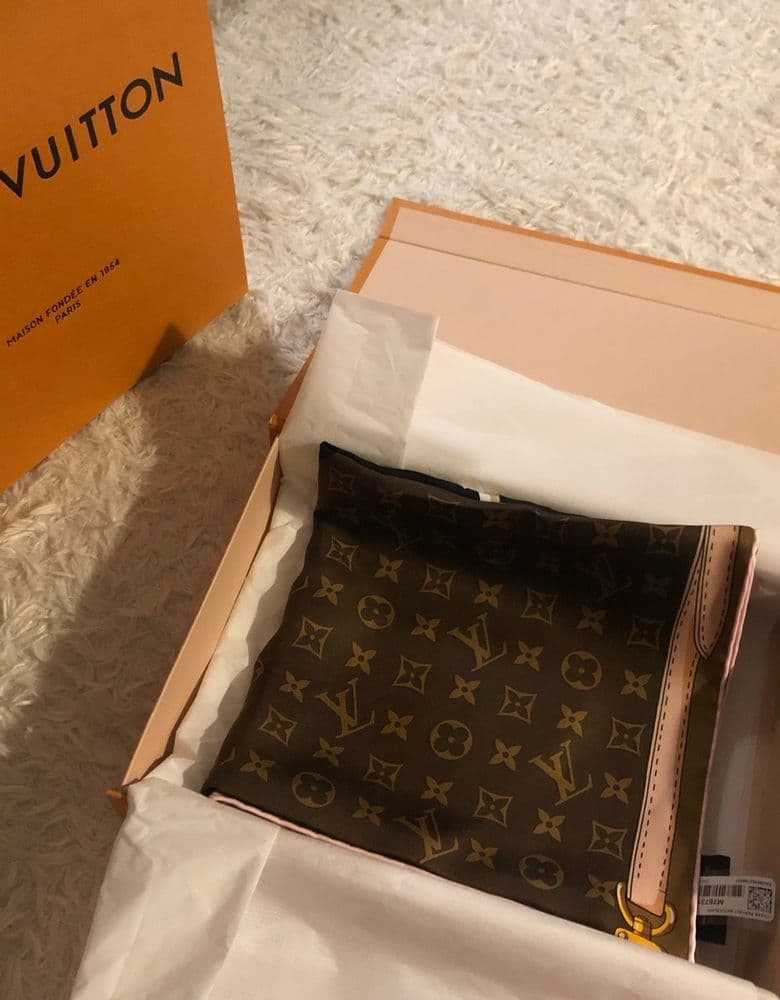 루이비통 페팩트매치 스퀘어 90_방도