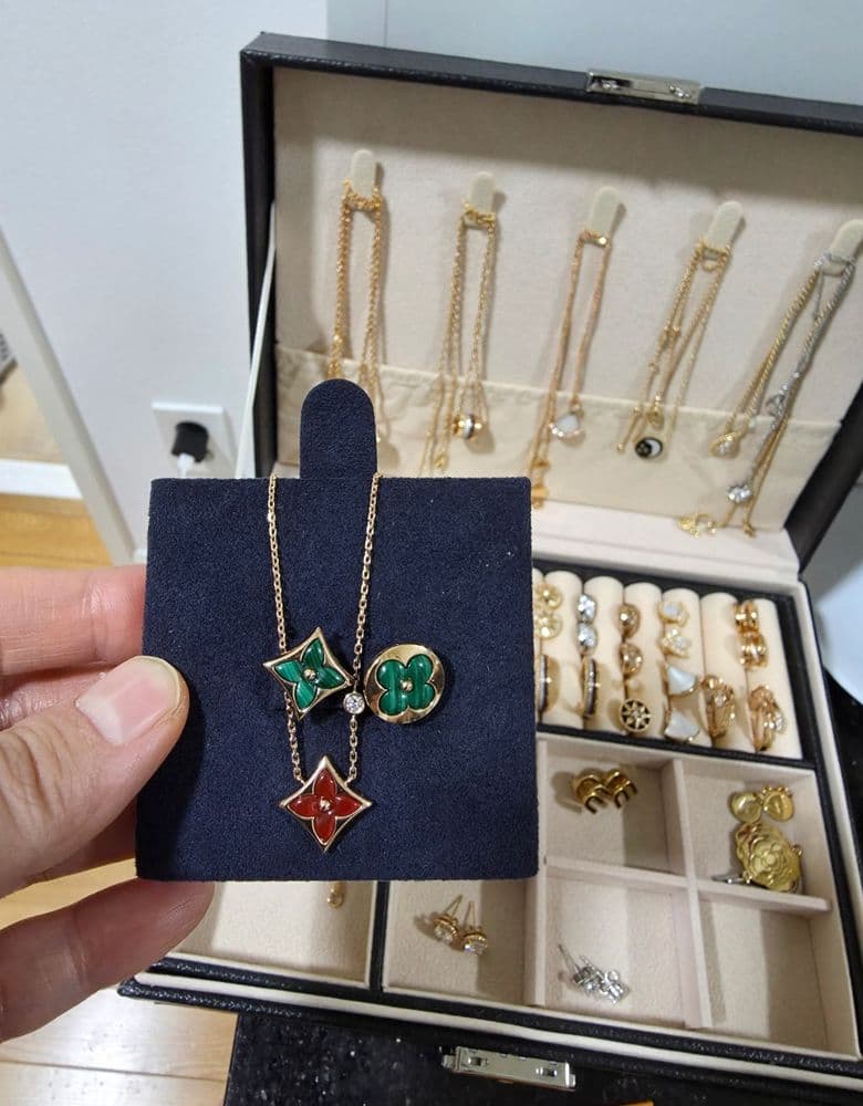 루이비통 컬러블라썸 목걸이