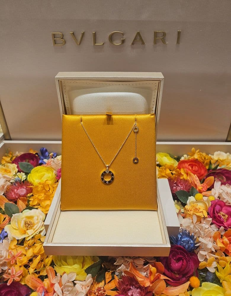 반클, 불가리 목걸이