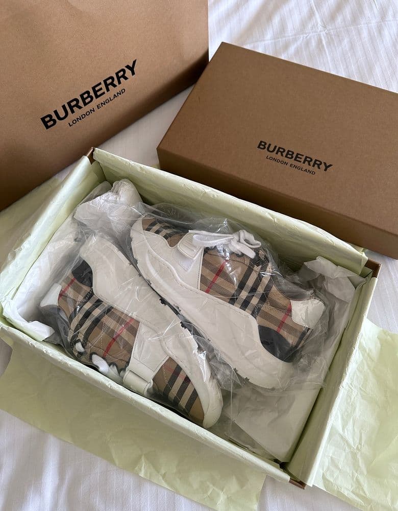 버버리 스니커즈