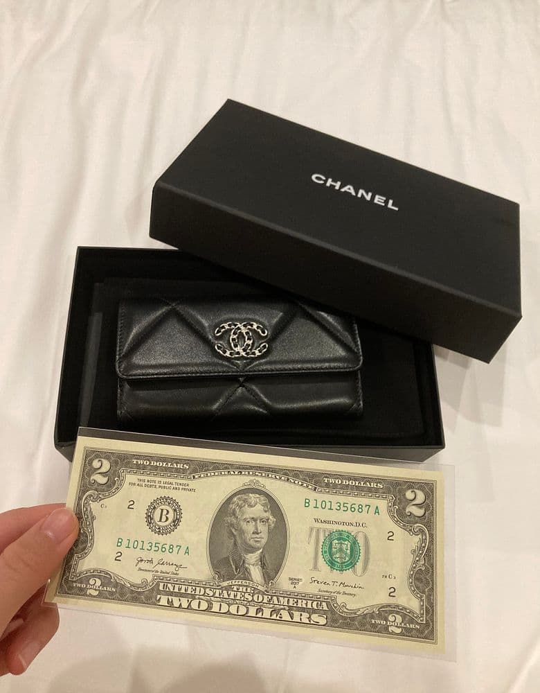 샤넬 19 플랩 장지갑 블랙