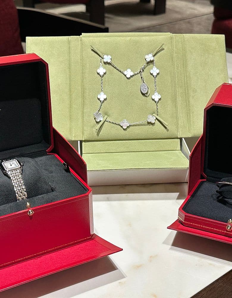 까르띠에 앵끌루, 팬더 다이아, 반클리프 마더오브펄 10모티브