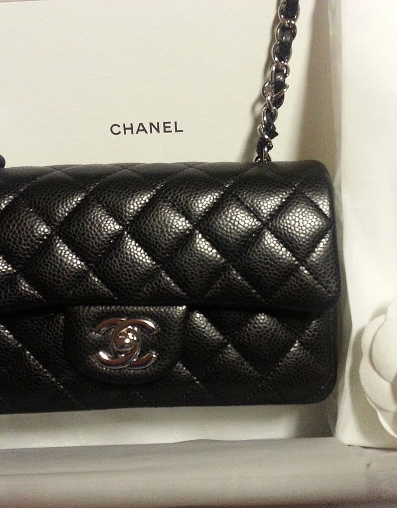 14년에 산 샤넬 뉴미니 블랙 캐비어