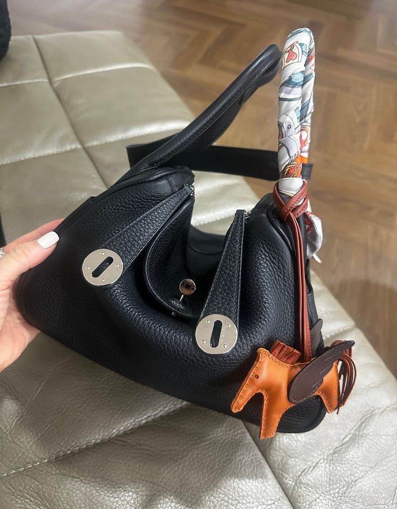 Hermès Lindy 26 bag in black Clemence leather with palladium hardware