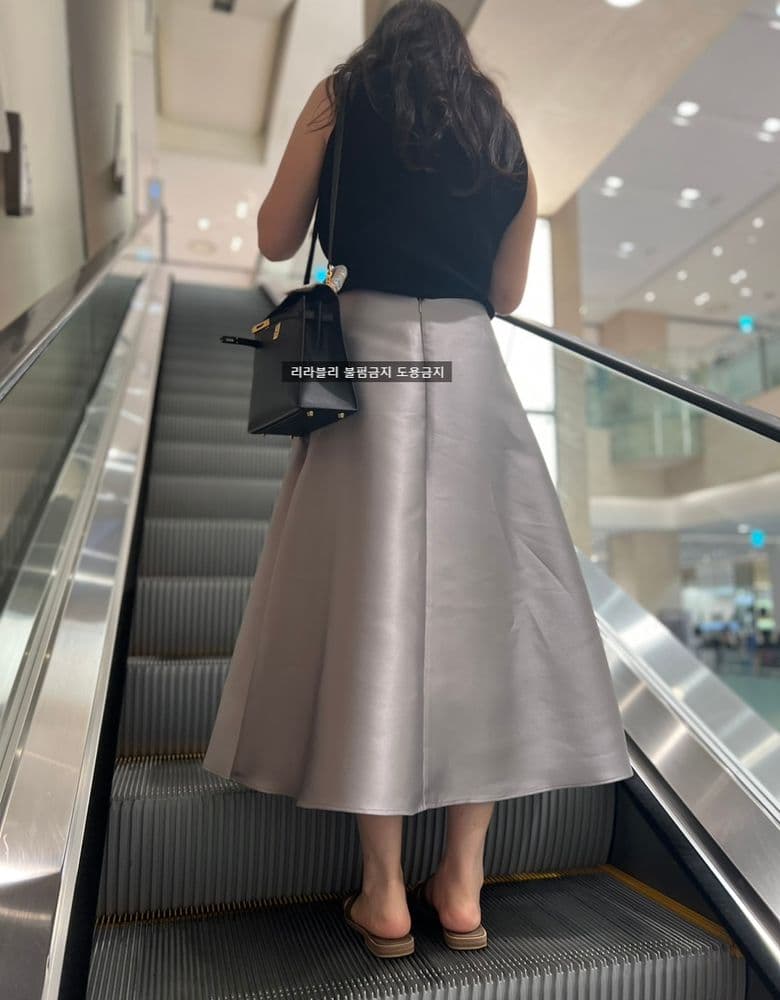 Hermès Kelly 25 Black with Gold Hardware