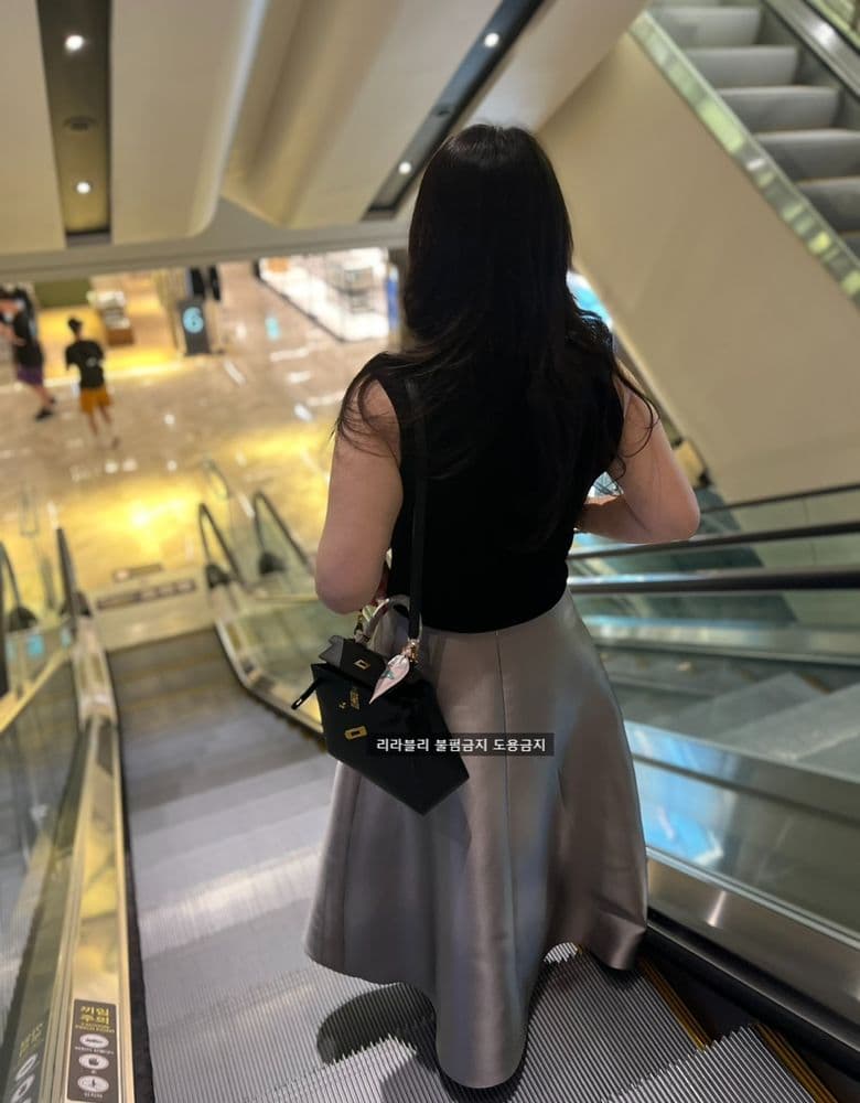 Hermès Kelly 25 Black with Gold Hardware