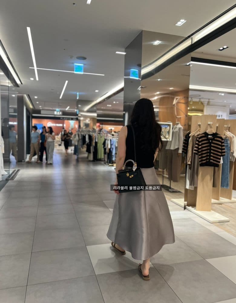 Hermès Kelly 25 Black with Gold Hardware