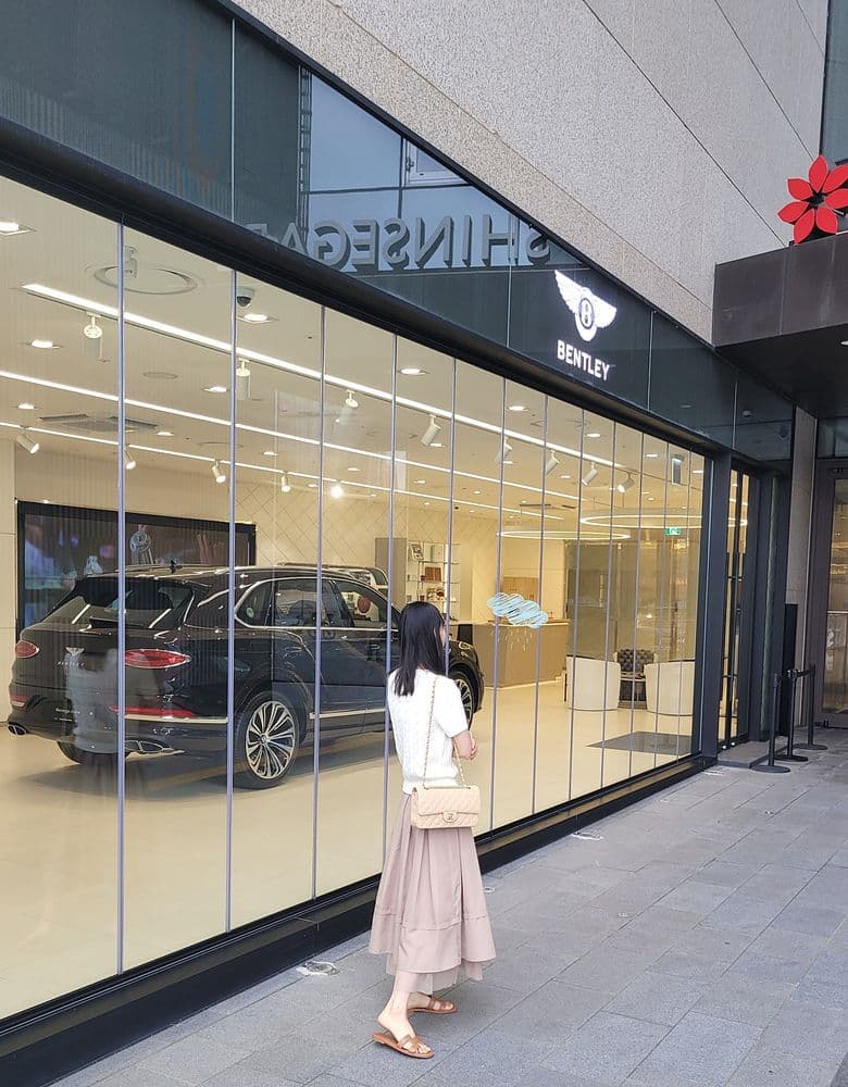 Chanel Classic Medium Beige